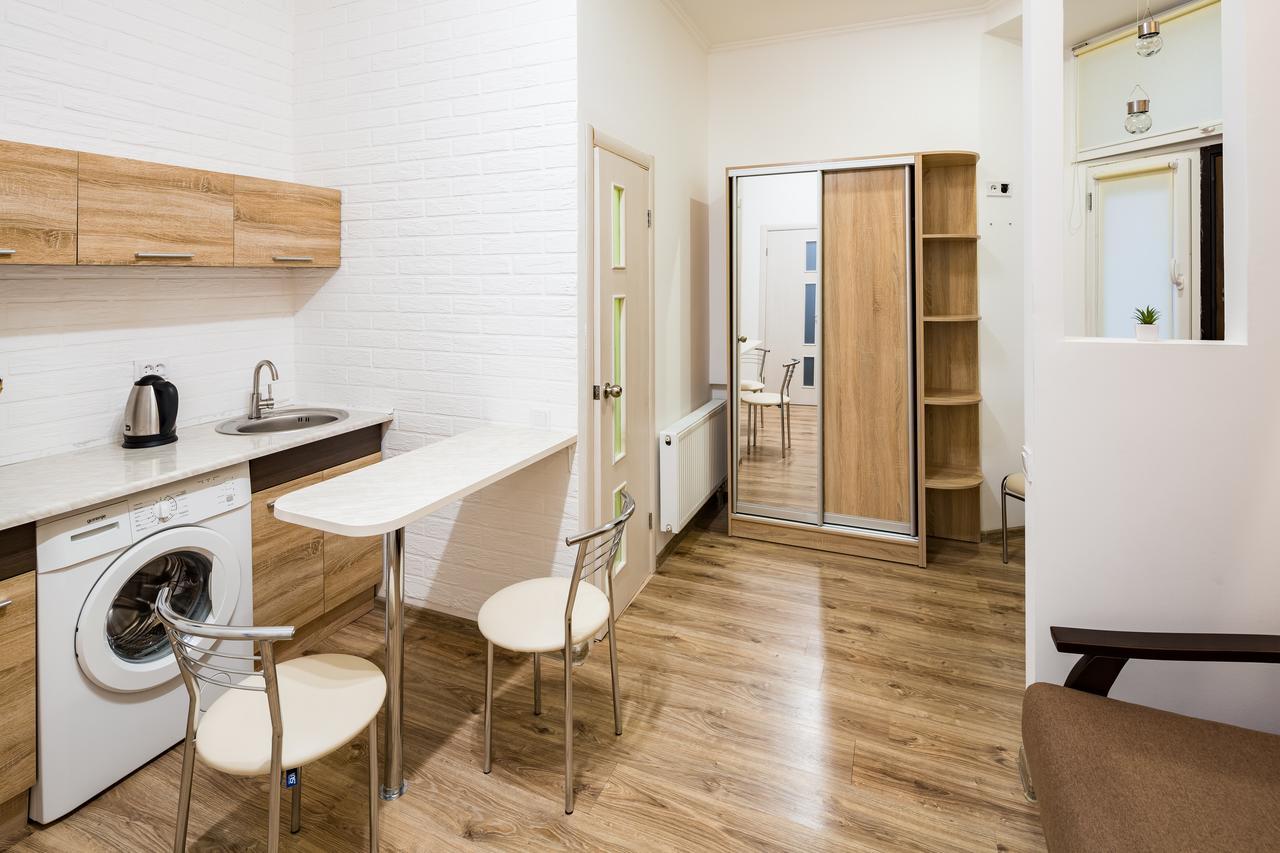 Apartment On Sholom Aleykhema 8 ลวีฟ ภายนอก รูปภาพ